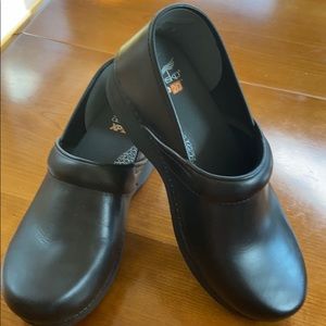 Black Dansko XP 2.0 Shoes